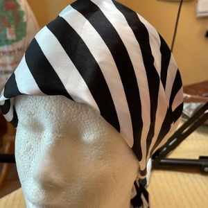 Black and white scarf